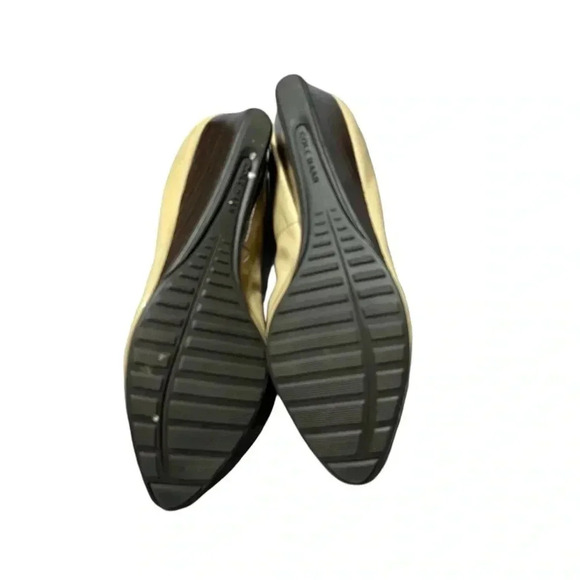 Cole Haan‎ Patent Leather Wedge 7.5 Heels Tan Naked Dressing Nude Neutral Office - Picture 3 of 9